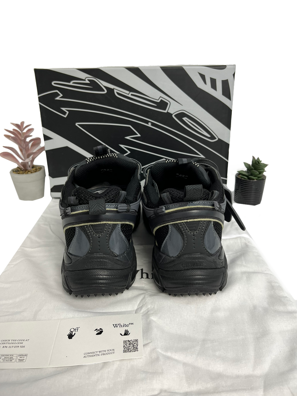 Off-White Be Right Back Black